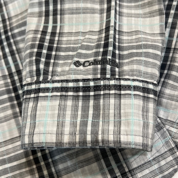 Columbia Plaid Roll Tab Button Down Shirt Size L - Picture 3 of 9